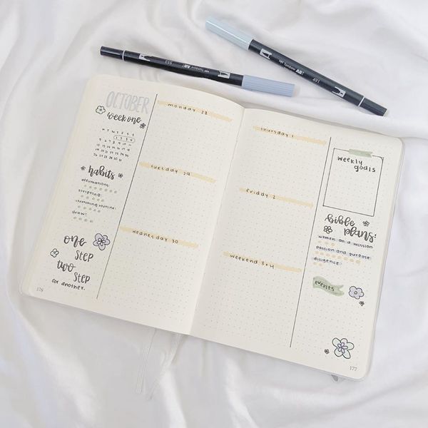 Monochrome Weekly Spread - Bullet Journal Weekly Spreads Ideas for October