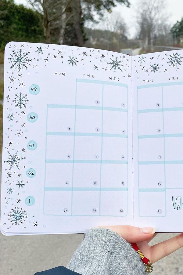 Detailed Snowflake December Monthly Log Idea - December Bullet Journal Ideas - Monthly Pages for December